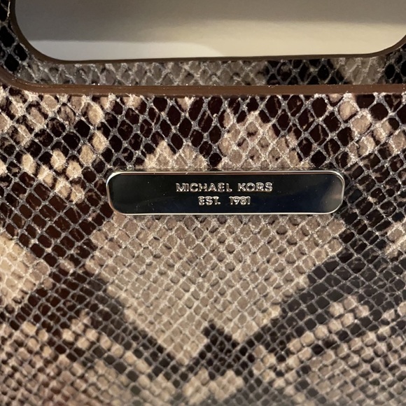 Michael Kors snakeskin clutch - Picture 4 of 6